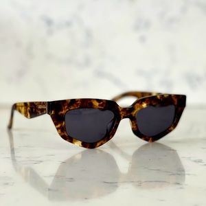 Dezi On Read Sunglasses